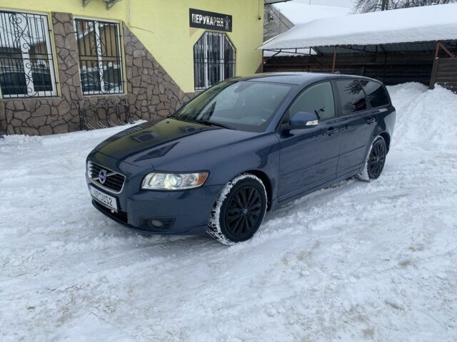 Синий Вольво В50, объемом двигателя 2 л и пробегом 304 тыс. км за 7200 $, фото 1 на Automoto.ua