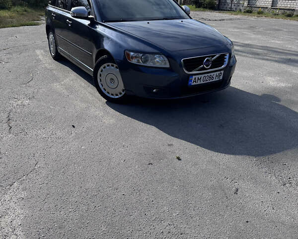 Синій Вольво V50, об'ємом двигуна 1.6 л та пробігом 215 тис. км за 8200 $, фото 1 на Automoto.ua
