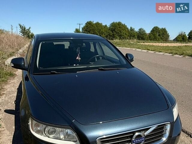 Синий Вольво В50, объемом двигателя 1.56 л и пробегом 240 тыс. км за 7500 $, фото 1 на Automoto.ua