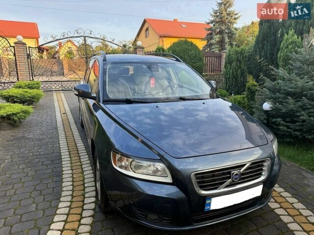 Синий Вольво В50, объемом двигателя 1.6 л и пробегом 280 тыс. км за 5600 $, фото 1 на Automoto.ua