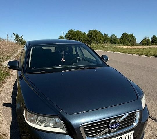 Синий Вольво В50, объемом двигателя 1.56 л и пробегом 240 тыс. км за 7000 $, фото 1 на Automoto.ua