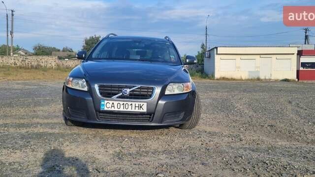 Синий Вольво В50, объемом двигателя 1.56 л и пробегом 228 тыс. км за 5800 $, фото 1 на Automoto.ua