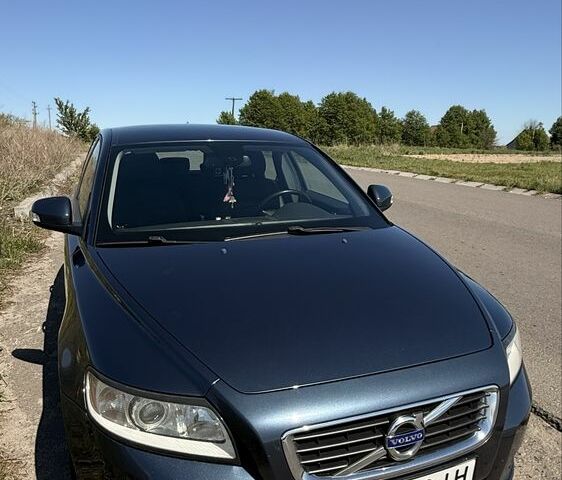 Синий Вольво В50, объемом двигателя 1.6 л и пробегом 240 тыс. км за 7100 $, фото 1 на Automoto.ua