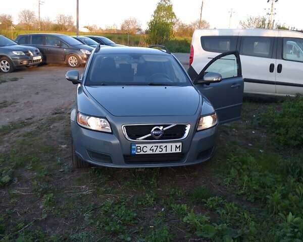 Синий Вольво В50, объемом двигателя 0 л и пробегом 230 тыс. км за 7700 $, фото 1 на Automoto.ua