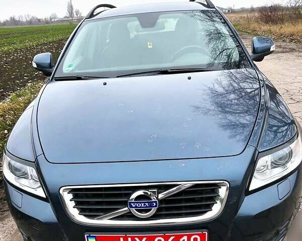 Синий Вольво В50, объемом двигателя 1.6 л и пробегом 226 тыс. км за 7499 $, фото 1 на Automoto.ua