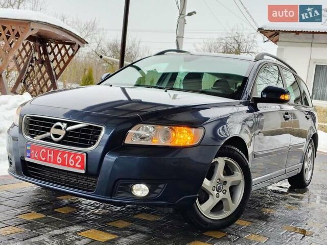 Синий Вольво В50, объемом двигателя 1.6 л и пробегом 198 тыс. км за 7600 $, фото 1 на Automoto.ua