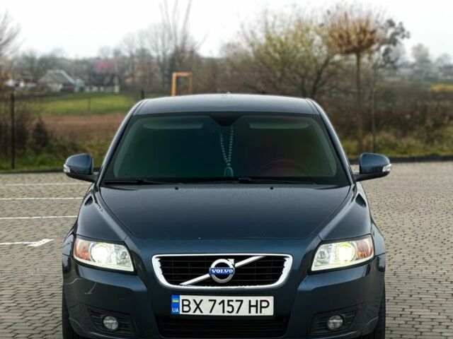 Синий Вольво В50, объемом двигателя 1.6 л и пробегом 250 тыс. км за 8800 $, фото 1 на Automoto.ua