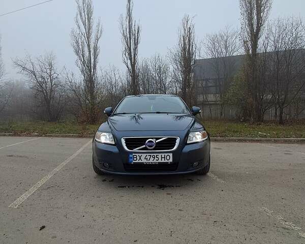 Синий Вольво В50, объемом двигателя 1.56 л и пробегом 219 тыс. км за 7800 $, фото 1 на Automoto.ua