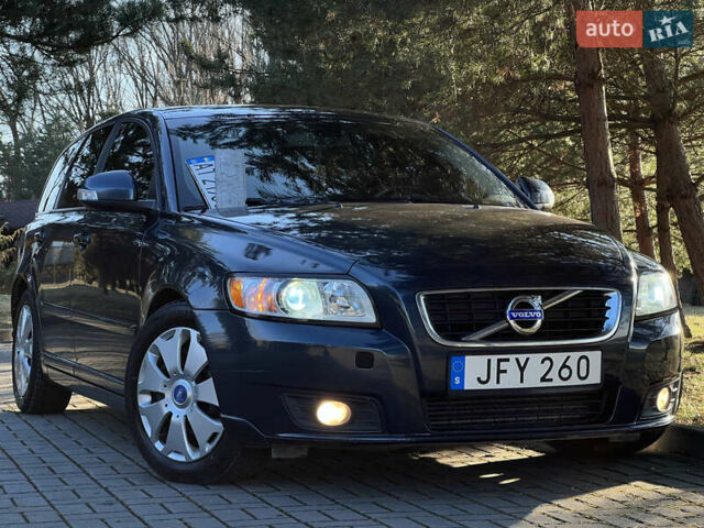 Синий Вольво В50, объемом двигателя 1.6 л и пробегом 300 тыс. км за 7100 $, фото 1 на Automoto.ua