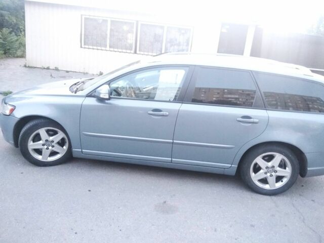 Синий Вольво В50, объемом двигателя 1.6 л и пробегом 200 тыс. км за 7730 $, фото 1 на Automoto.ua