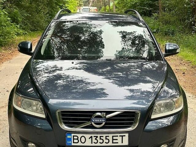 Синий Вольво В50, объемом двигателя 1.6 л и пробегом 228 тыс. км за 7500 $, фото 1 на Automoto.ua
