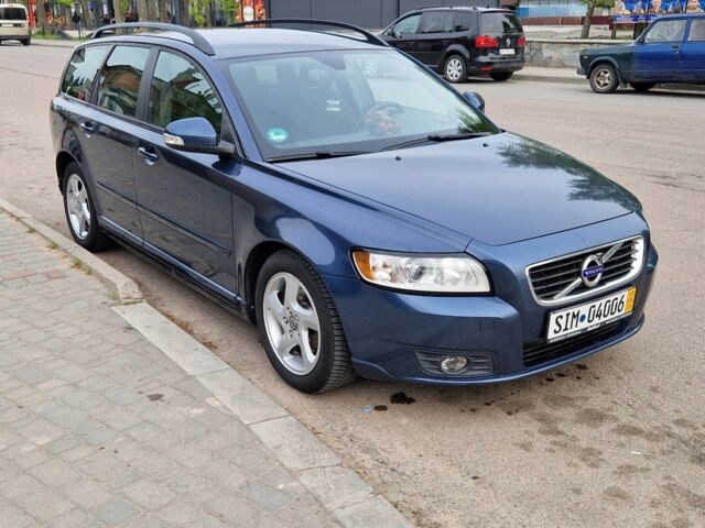 Синий Вольво В50, объемом двигателя 0 л и пробегом 232 тыс. км за 8000 $, фото 1 на Automoto.ua