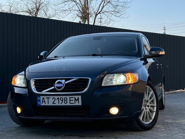Синий Вольво В50, объемом двигателя 1.6 л и пробегом 300 тыс. км за 6800 $, фото 1 на Automoto.ua