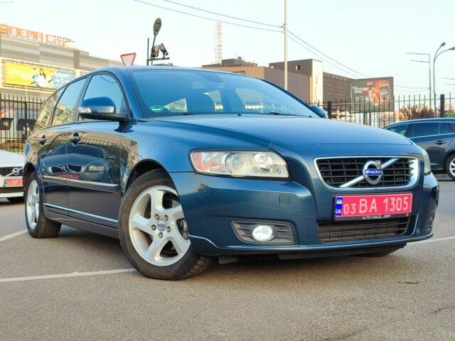 Синий Вольво В50, объемом двигателя 1.6 л и пробегом 227 тыс. км за 9499 $, фото 1 на Automoto.ua