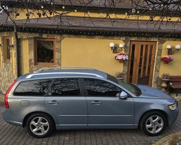 Синий Вольво В50, объемом двигателя 1.6 л и пробегом 217 тыс. км за 7500 $, фото 1 на Automoto.ua