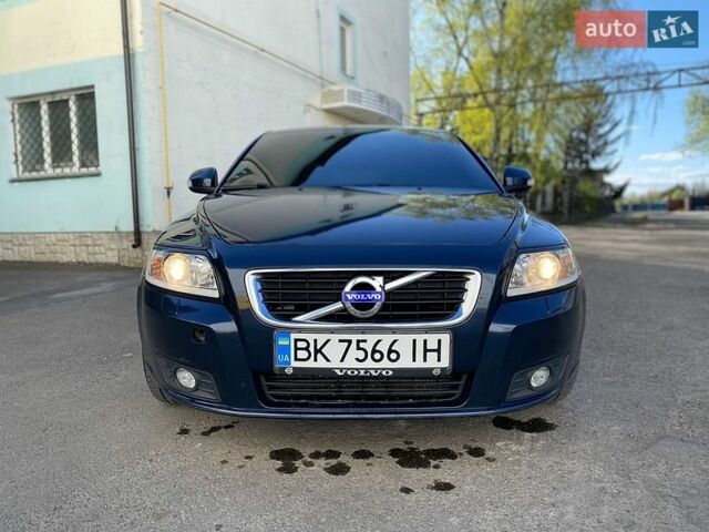 Синий Вольво В50, объемом двигателя 1.56 л и пробегом 268 тыс. км за 7800 $, фото 1 на Automoto.ua