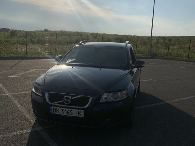 Синий Вольво В50, объемом двигателя 1.6 л и пробегом 270 тыс. км за 7300 $, фото 1 на Automoto.ua