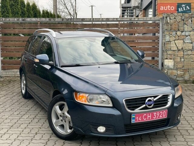 Синий Вольво В50, объемом двигателя 1.6 л и пробегом 193 тыс. км за 7499 $, фото 1 на Automoto.ua