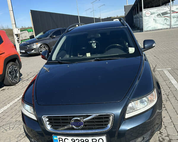 Синий Вольво В50, объемом двигателя 1.6 л и пробегом 229 тыс. км за 8700 $, фото 1 на Automoto.ua