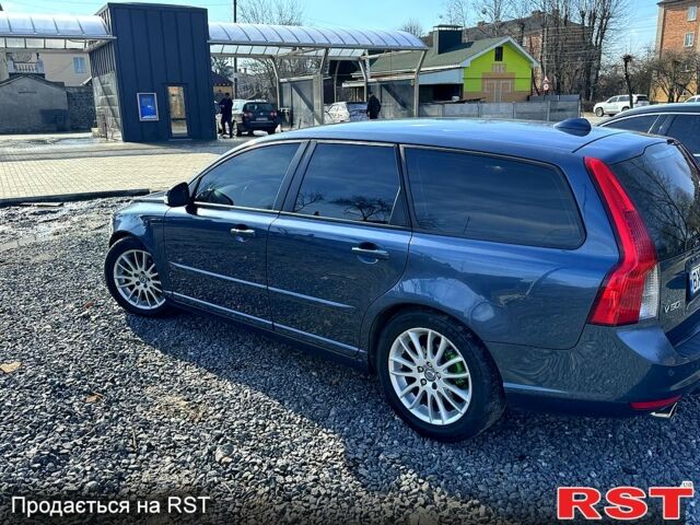 Синий Вольво В50, объемом двигателя 1.6 л и пробегом 250 тыс. км за 9000 $, фото 1 на Automoto.ua