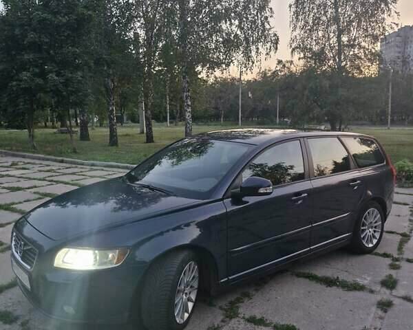 Синий Вольво В50, объемом двигателя 1.6 л и пробегом 248 тыс. км за 8200 $, фото 1 на Automoto.ua