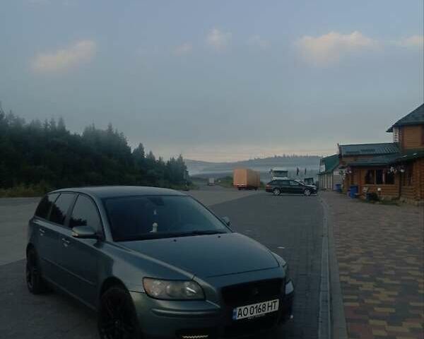 Зелений Вольво V50, об'ємом двигуна 2 л та пробігом 340 тис. км за 6000 $, фото 1 на Automoto.ua