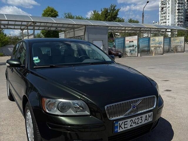 Зеленый Вольво В50, объемом двигателя 1.6 л и пробегом 196 тыс. км за 8100 $, фото 1 на Automoto.ua