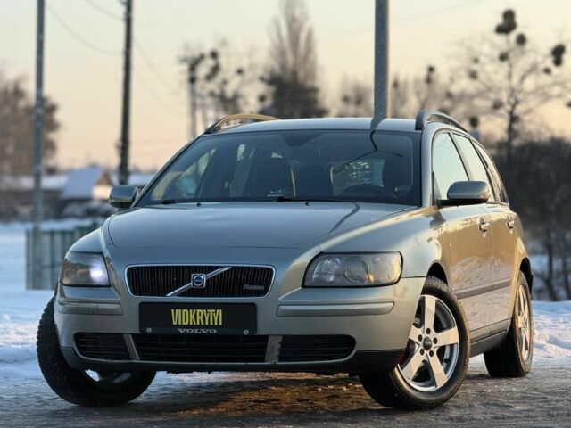 Зеленый Вольво В50, объемом двигателя 1.6 л и пробегом 274 тыс. км за 5650 $, фото 1 на Automoto.ua