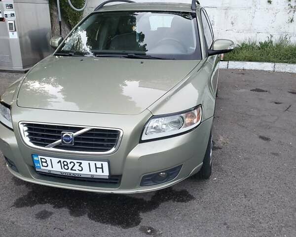 Зеленый Вольво В50, объемом двигателя 1.6 л и пробегом 253 тыс. км за 6599 $, фото 1 на Automoto.ua