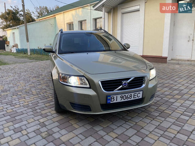 Зеленый Вольво В50, объемом двигателя 1.6 л и пробегом 240 тыс. км за 6200 $, фото 1 на Automoto.ua