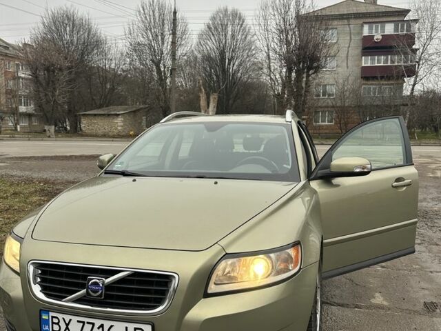 Зелений Вольво V50, об'ємом двигуна 1.6 л та пробігом 273 тис. км за 7000 $, фото 1 на Automoto.ua