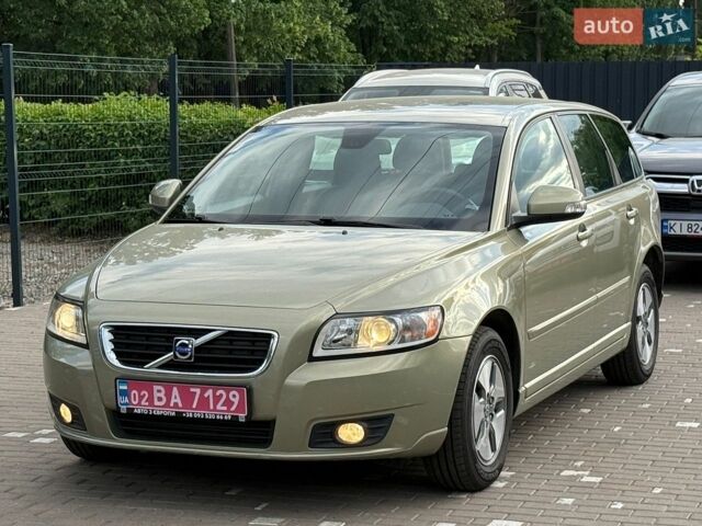 Зелений Вольво V50, об'ємом двигуна 1.6 л та пробігом 223 тис. км за 7950 $, фото 1 на Automoto.ua