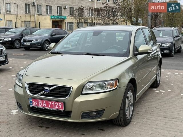 Зеленый Вольво В50, объемом двигателя 1.6 л и пробегом 223 тыс. км за 7700 $, фото 1 на Automoto.ua
