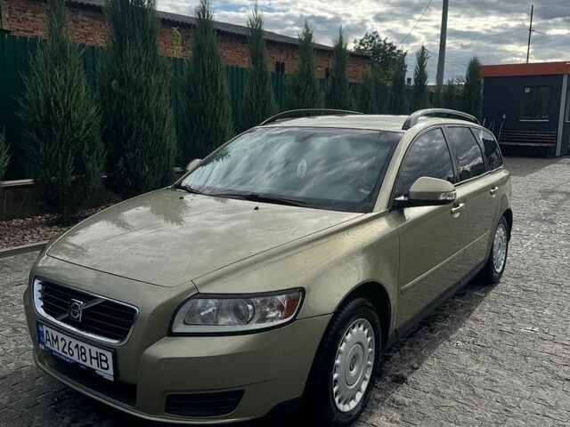 Зеленый Вольво В50, объемом двигателя 1.6 л и пробегом 260 тыс. км за 6100 $, фото 1 на Automoto.ua
