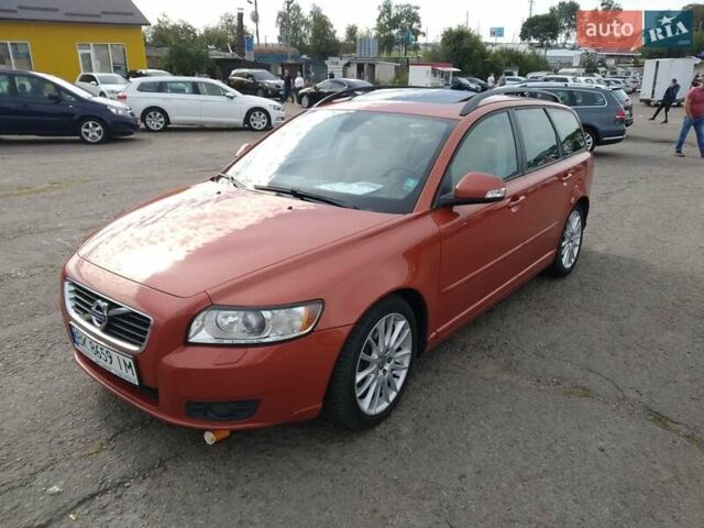Оранжевый Вольво В50, объемом двигателя 2 л и пробегом 345 тыс. км за 8400 $, фото 1 на Automoto.ua