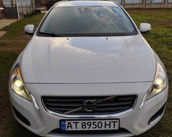 Белый Вольво B60, объемом двигателя 2 л и пробегом 189 тыс. км за 9800 $, фото 1 на Automoto.ua