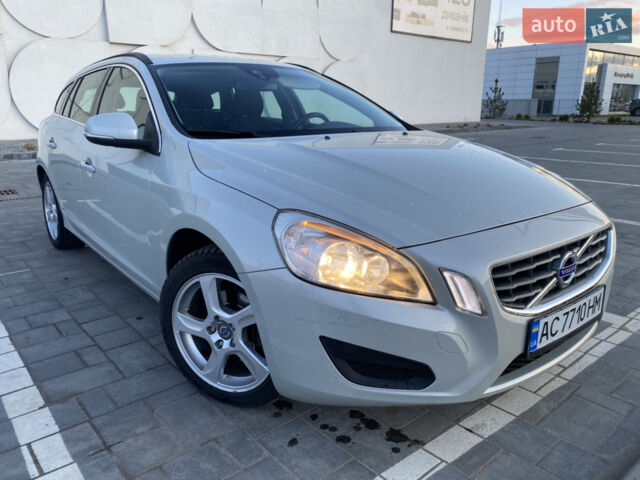 Белый Вольво B60, объемом двигателя 1.6 л и пробегом 300 тыс. км за 9250 $, фото 1 на Automoto.ua