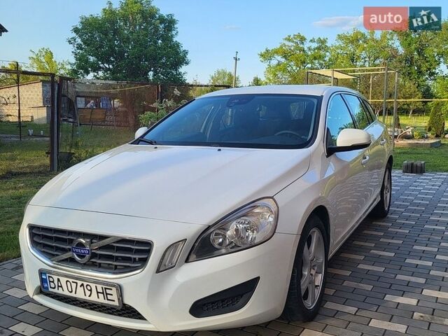 Белый Вольво B60, объемом двигателя 1.98 л и пробегом 330 тыс. км за 10300 $, фото 1 на Automoto.ua