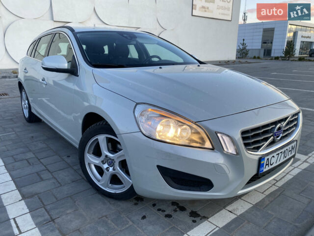 Белый Вольво B60, объемом двигателя 1.6 л и пробегом 300 тыс. км за 9250 $, фото 1 на Automoto.ua