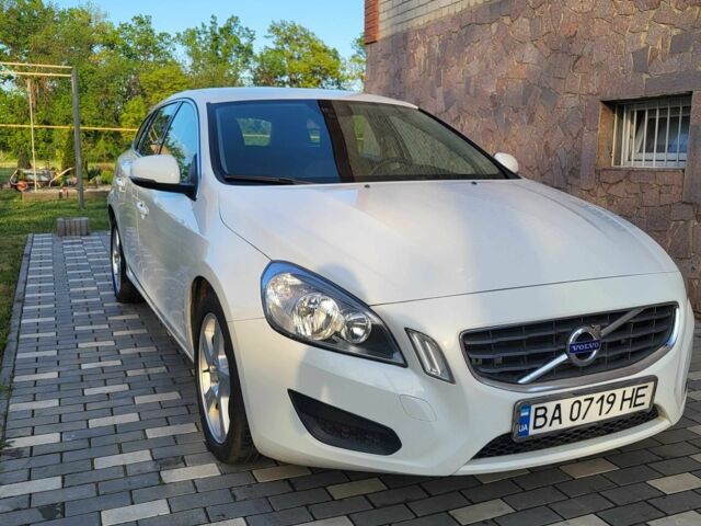 Білий Вольво B60, об'ємом двигуна 2 л та пробігом 330 тис. км за 9458 $, фото 1 на Automoto.ua