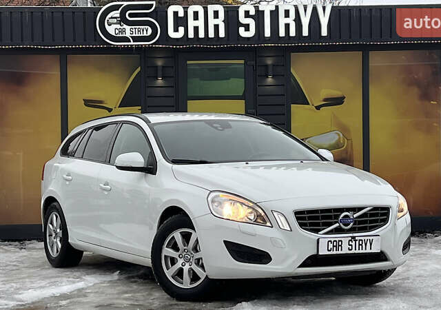 Белый Вольво B60, объемом двигателя 2.4 л и пробегом 203 тыс. км за 12600 $, фото 1 на Automoto.ua