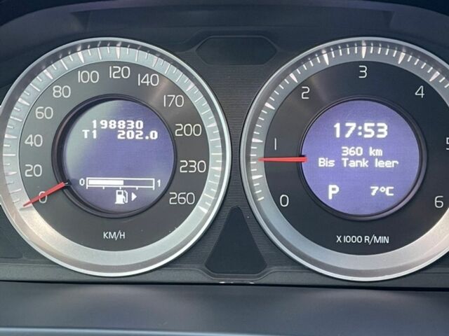 Белый Вольво B60, объемом двигателя 1.56 л и пробегом 198 тыс. км за 9900 $, фото 1 на Automoto.ua