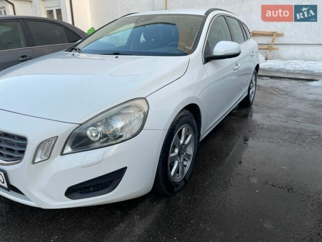 Білий Вольво B60, об'ємом двигуна 1.56 л та пробігом 198 тис. км за 10000 $, фото 1 на Automoto.ua