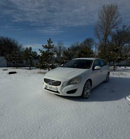 Білий Вольво B60, об'ємом двигуна 1.56 л та пробігом 335 тис. км за 10000 $, фото 1 на Automoto.ua