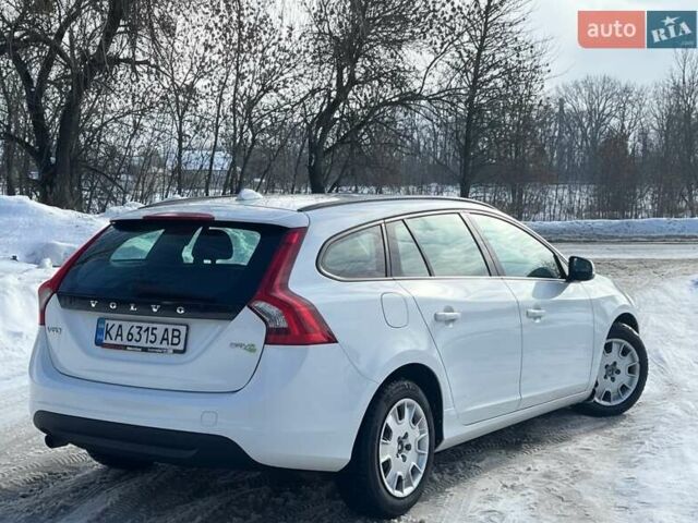 Белый Вольво B60, объемом двигателя 1.6 л и пробегом 287 тыс. км за 10700 $, фото 1 на Automoto.ua