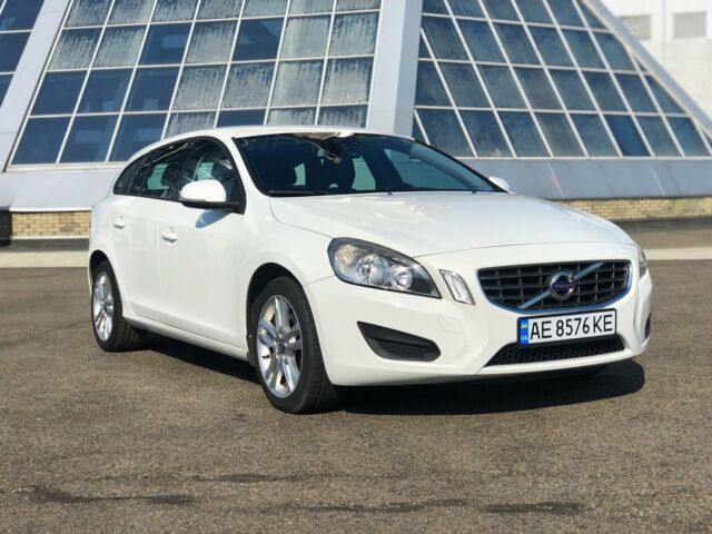 Белый Вольво B60, объемом двигателя 2 л и пробегом 155 тыс. км за 14800 $, фото 1 на Automoto.ua