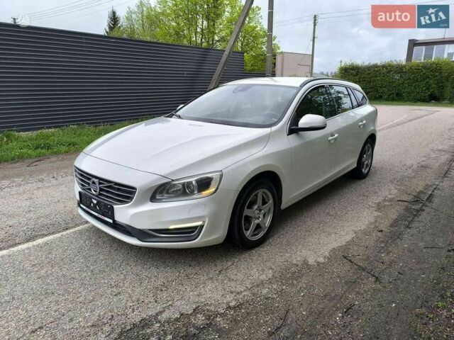 Белый Вольво B60, объемом двигателя 1.56 л и пробегом 296 тыс. км за 10500 $, фото 1 на Automoto.ua