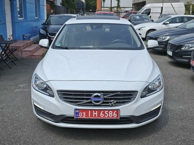 Білий Вольво B60, об'ємом двигуна 2 л та пробігом 275 тис. км за 13652 $, фото 1 на Automoto.ua
