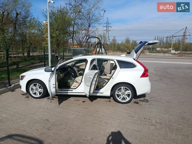 Білий Вольво B60, об'ємом двигуна 1.97 л та пробігом 168 тис. км за 11700 $, фото 1 на Automoto.ua