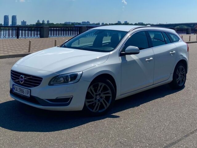 Белый Вольво B60, объемом двигателя 1.6 л и пробегом 220 тыс. км за 11900 $, фото 1 на Automoto.ua